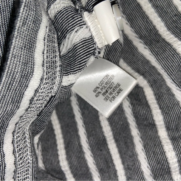 Craft & Barrow Cute Gray & White Striped Work Professional Top - Picture 4 of 4